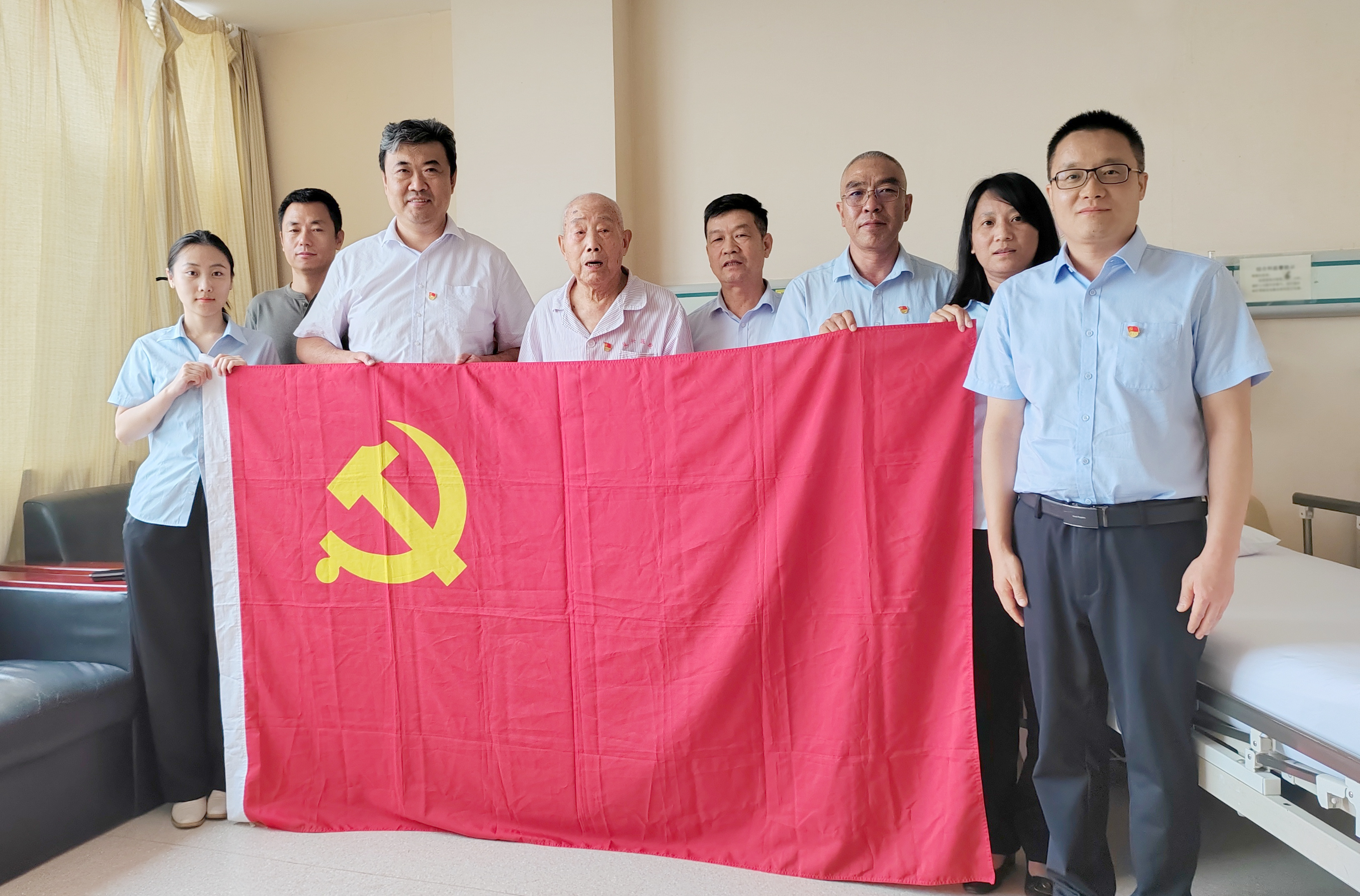 金屬公司黨總支開展“八一” 慰問活動——講烽火故事傳薪火、聽行走黨課潤初心